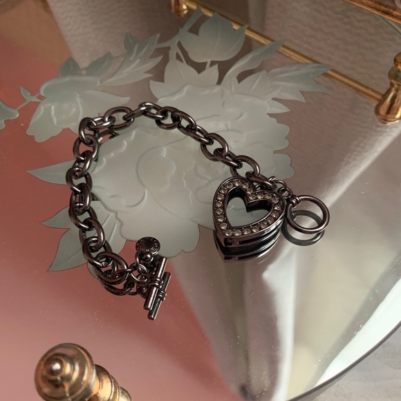 Black chain bracelet with heart bangle - Picture 2 of 3